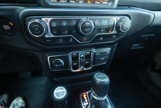Used 2022 Jeep Gladiator Overland w/ Popular Equipment Package AWD/4WD image 17