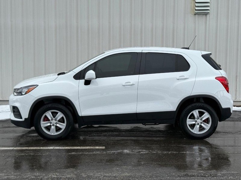 Used 2022 Chevrolet Trax LS w/ Tint and Cruise Package image 5