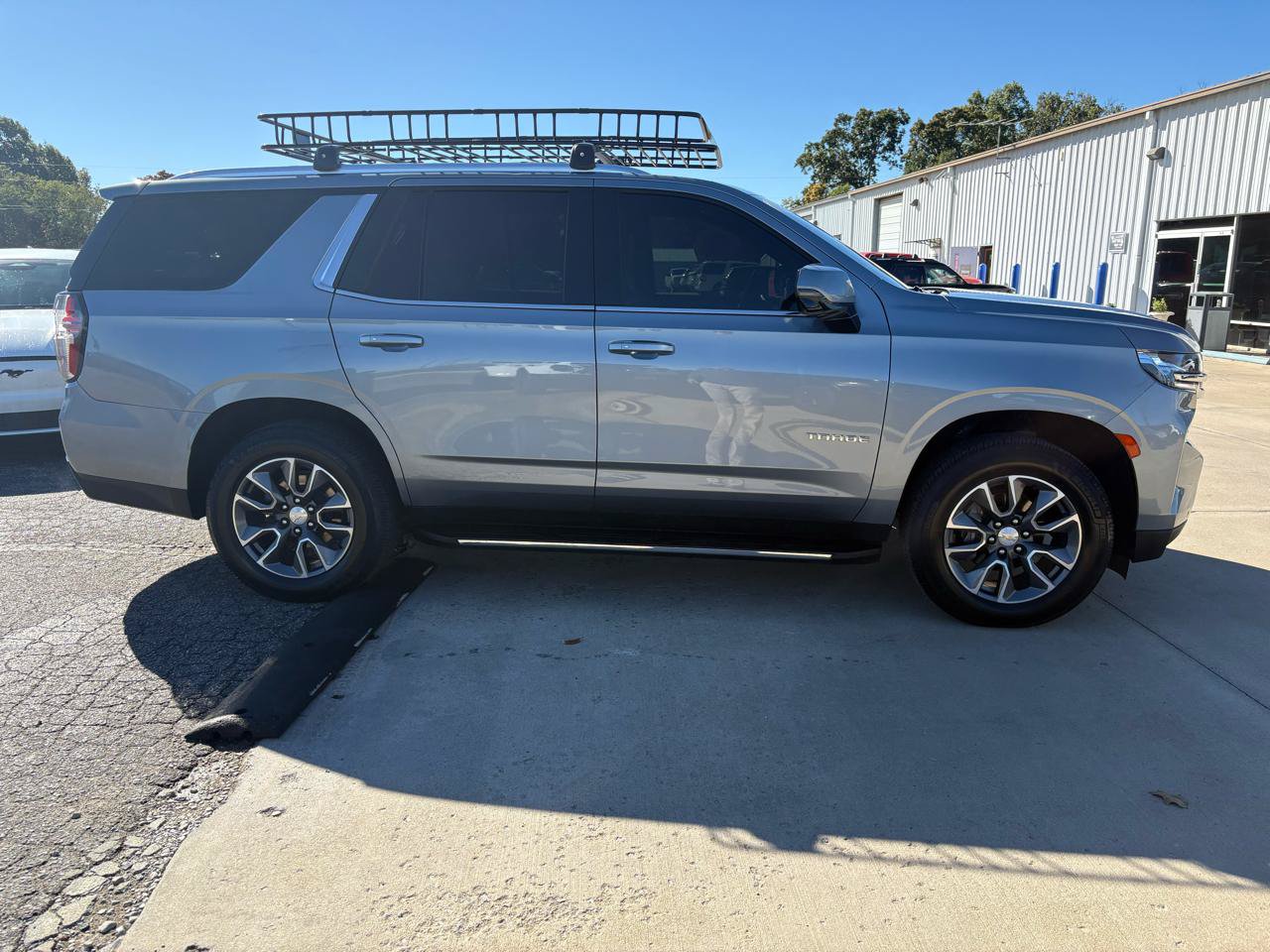 Used 2023 Chevrolet Tahoe LT w/ Luxury Package AWD/4WD image 24