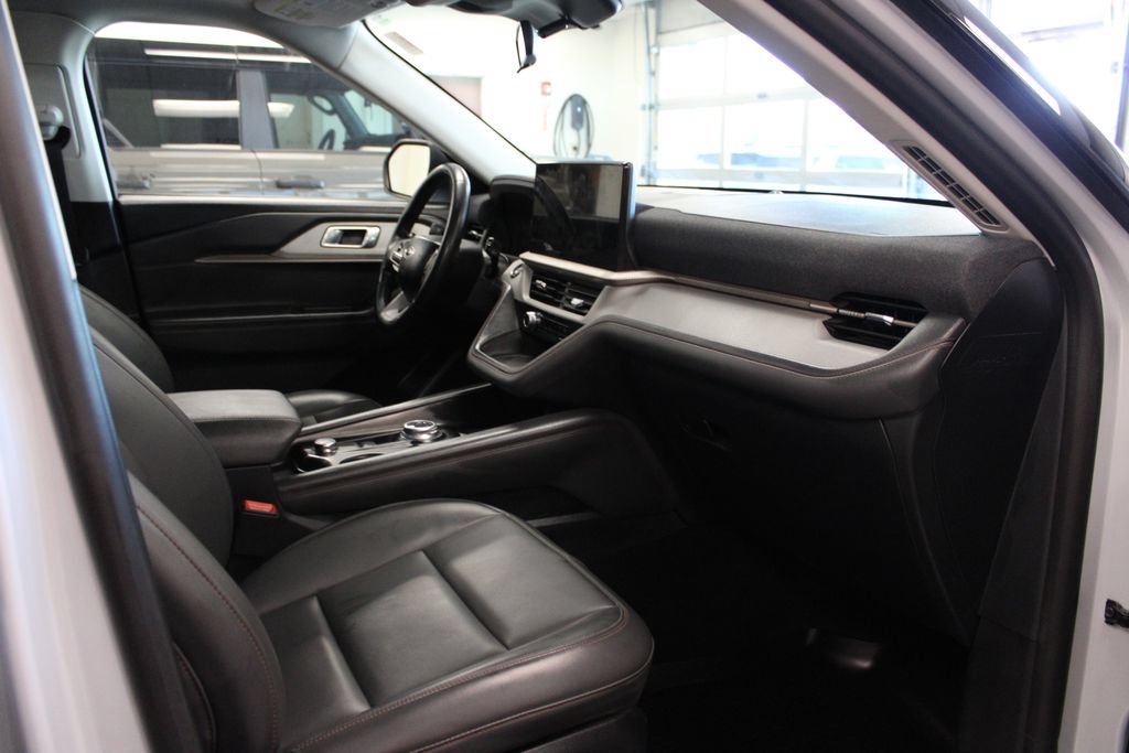 Certified 2025 Ford Explorer Active w/ Active Comfort Package AWD/4WD image 48