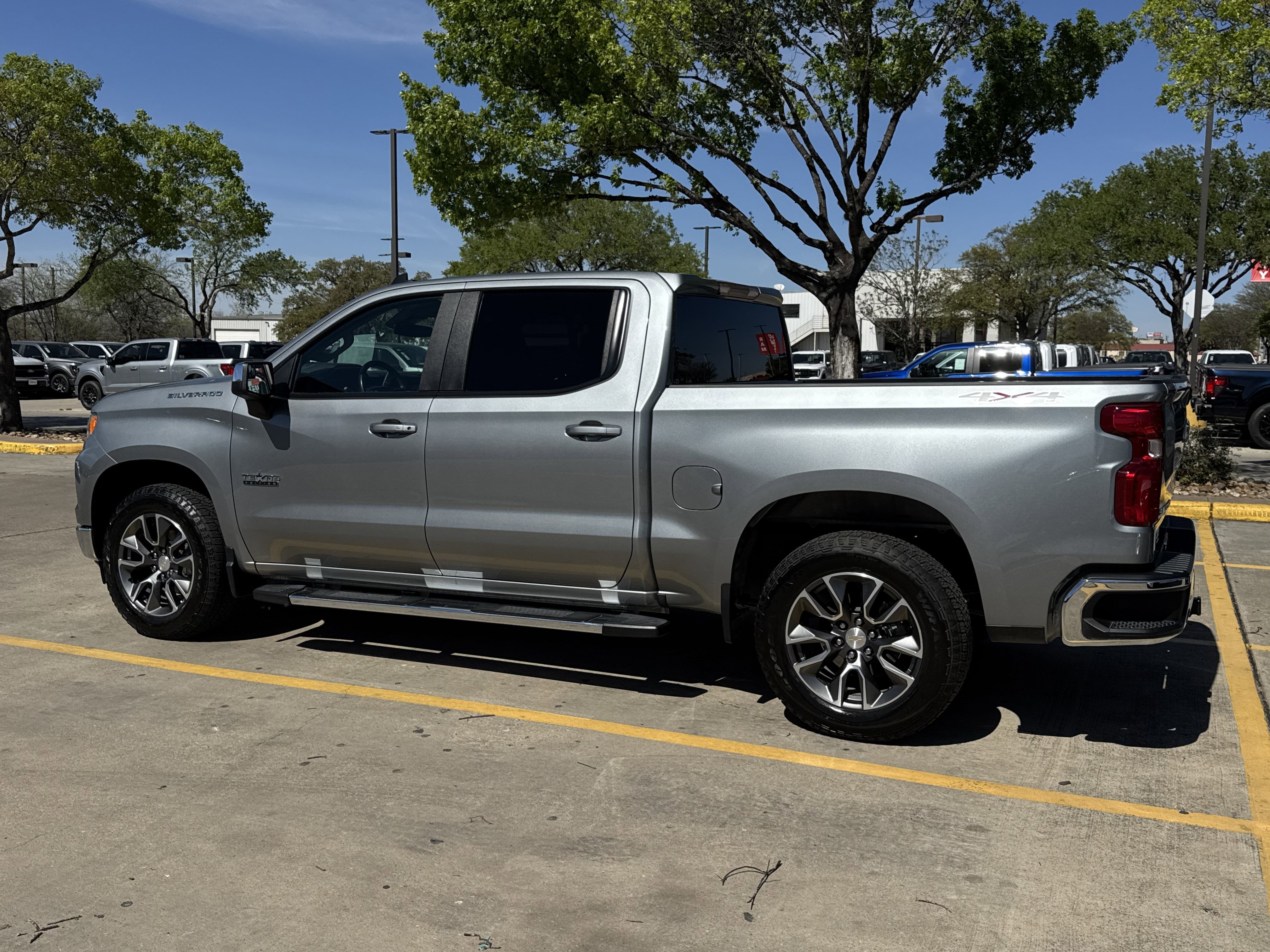 Used 2024 Chevrolet Silverado 1500 LT image 11