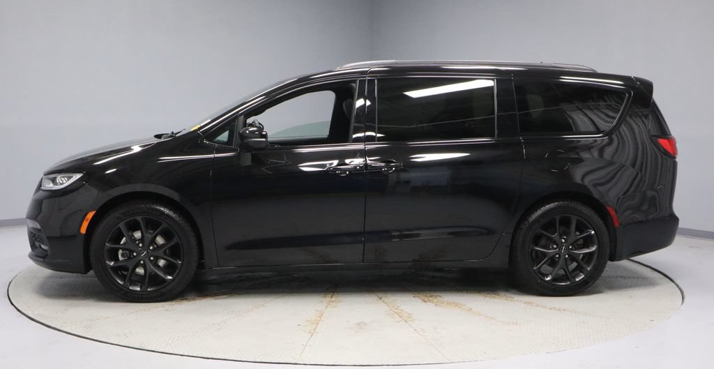 Used 2025 Chrysler Pacifica Limited FWD image 8