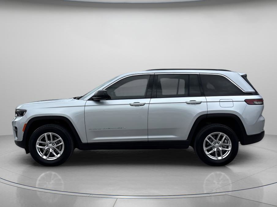 Used 2025 Jeep Grand Cherokee Laredo X w/ Luxury Tech Group I RWD image 5
