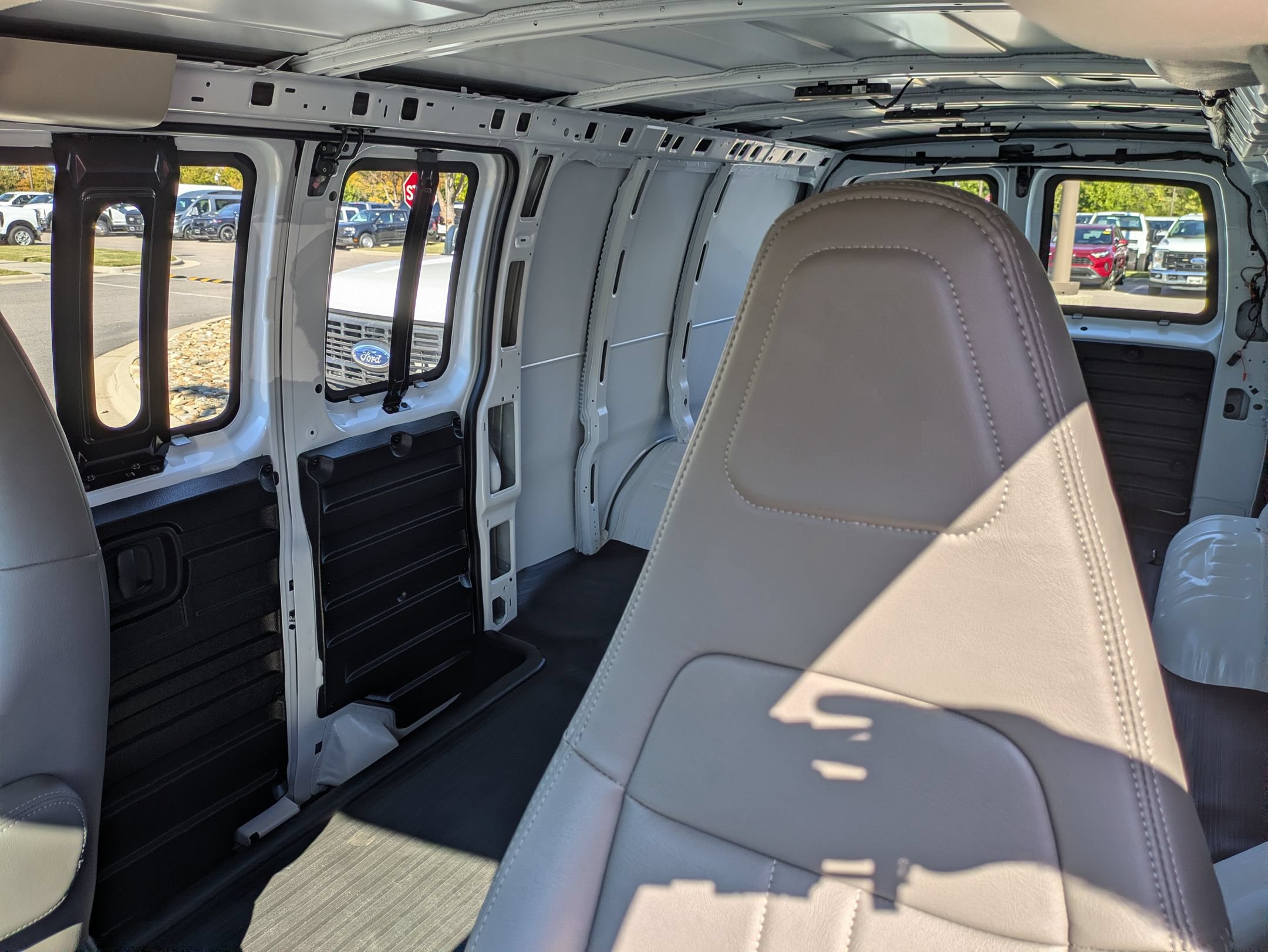 Used 2025 Chevrolet Express 3500 Extended w/ Driver Convenience Package RWD image 23