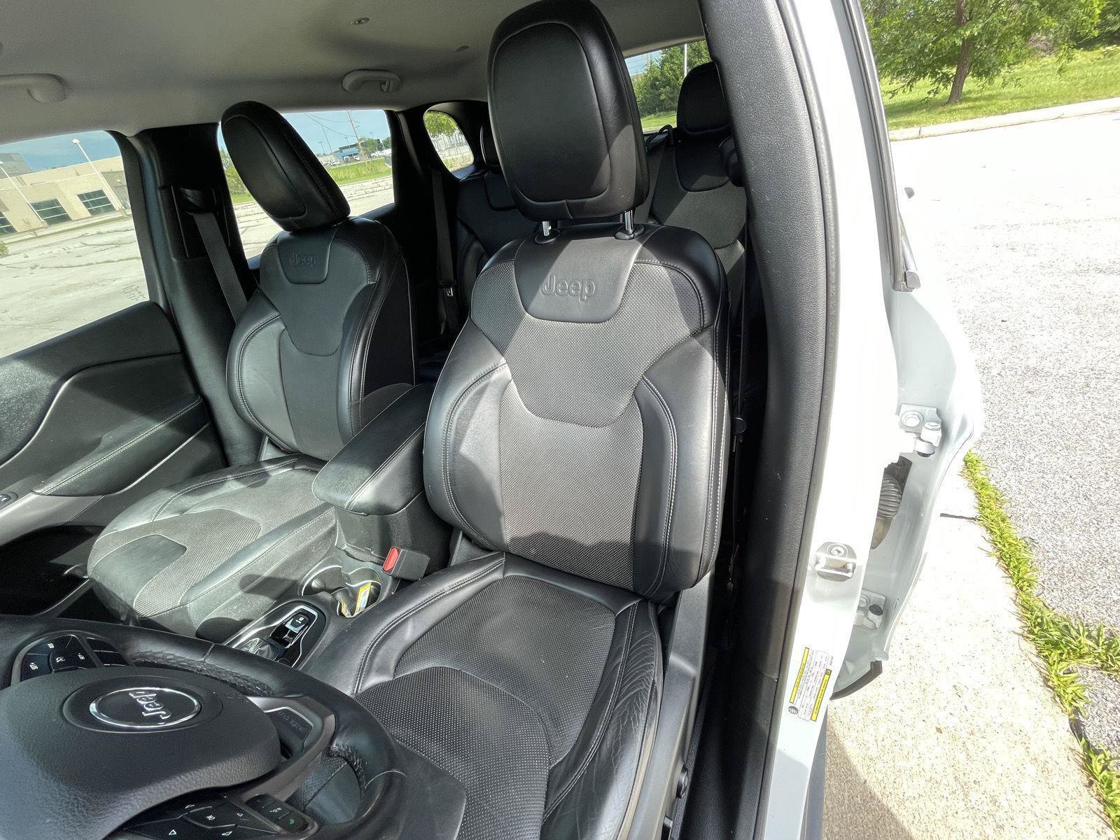 Used 2019 Jeep Cherokee Limited w/ Trailer Tow Group AWD/4WD image 18