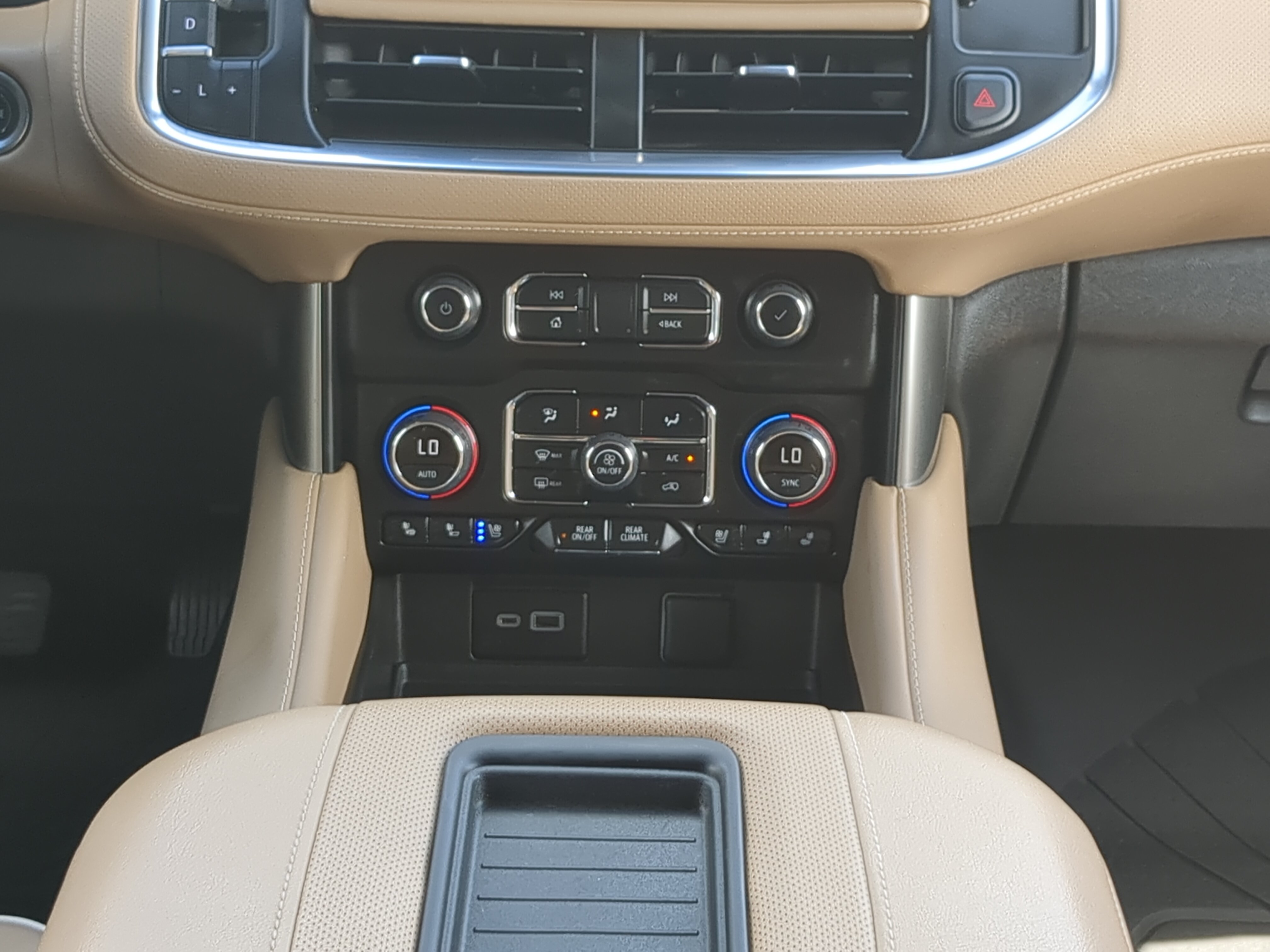 Used 2023 Chevrolet Tahoe Premier AWD/4WD image 16