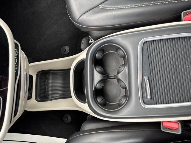 Used 2023 Chrysler Pacifica Touring-L FWD image 24