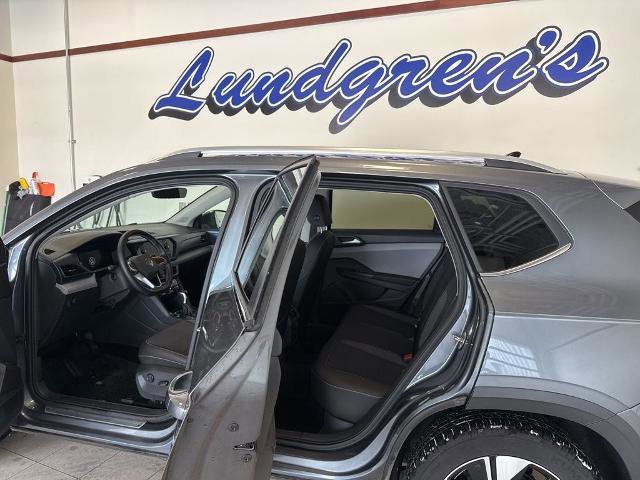 Used 2024 Volkswagen Taos SE image 9