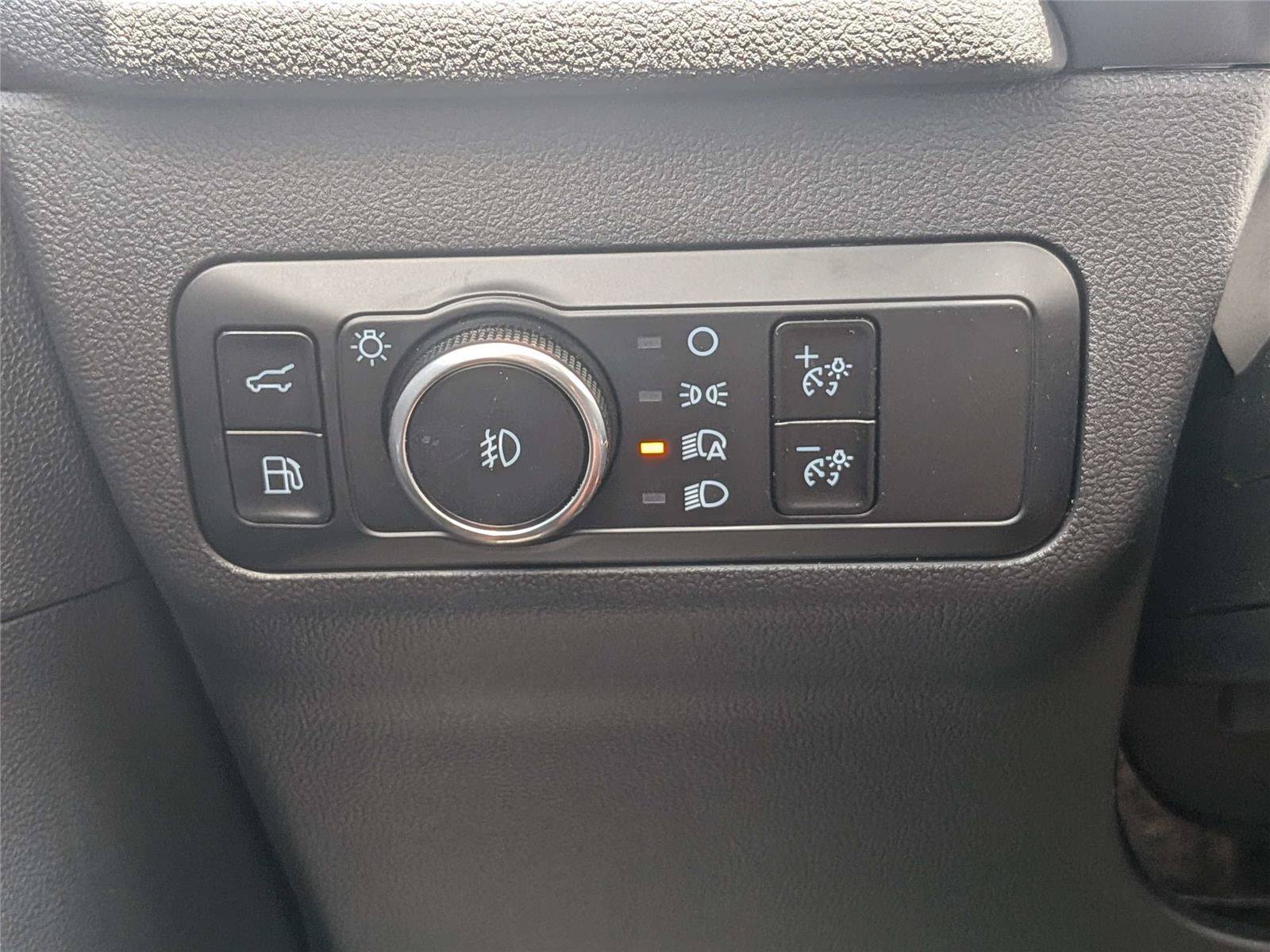 Certified 2025 Ford Escape SE w/ PHEV Premium Package FWD image 25