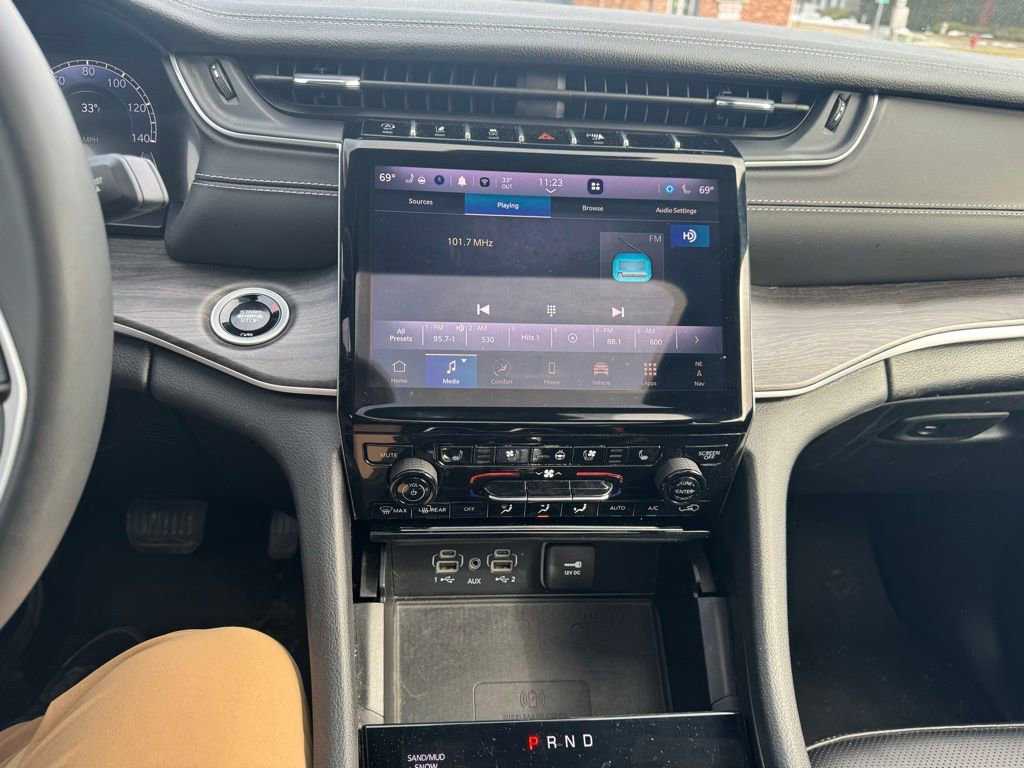 Used 2024 Jeep Grand Cherokee L Limited w/ Luxury Tech Group II image 5