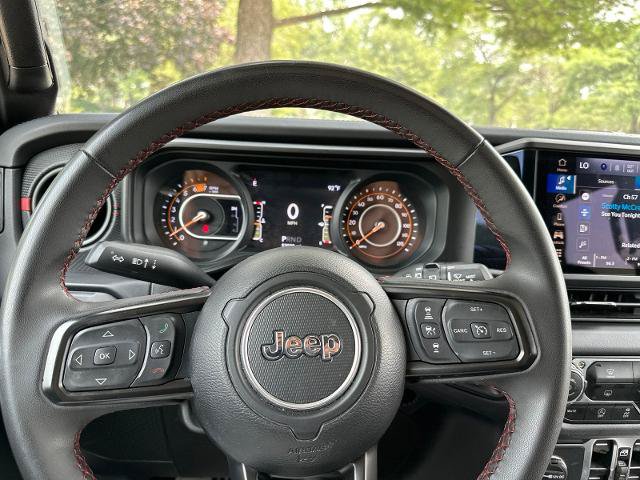 Used 2024 Jeep Wrangler Unlimited Rubicon AWD/4WD image 12