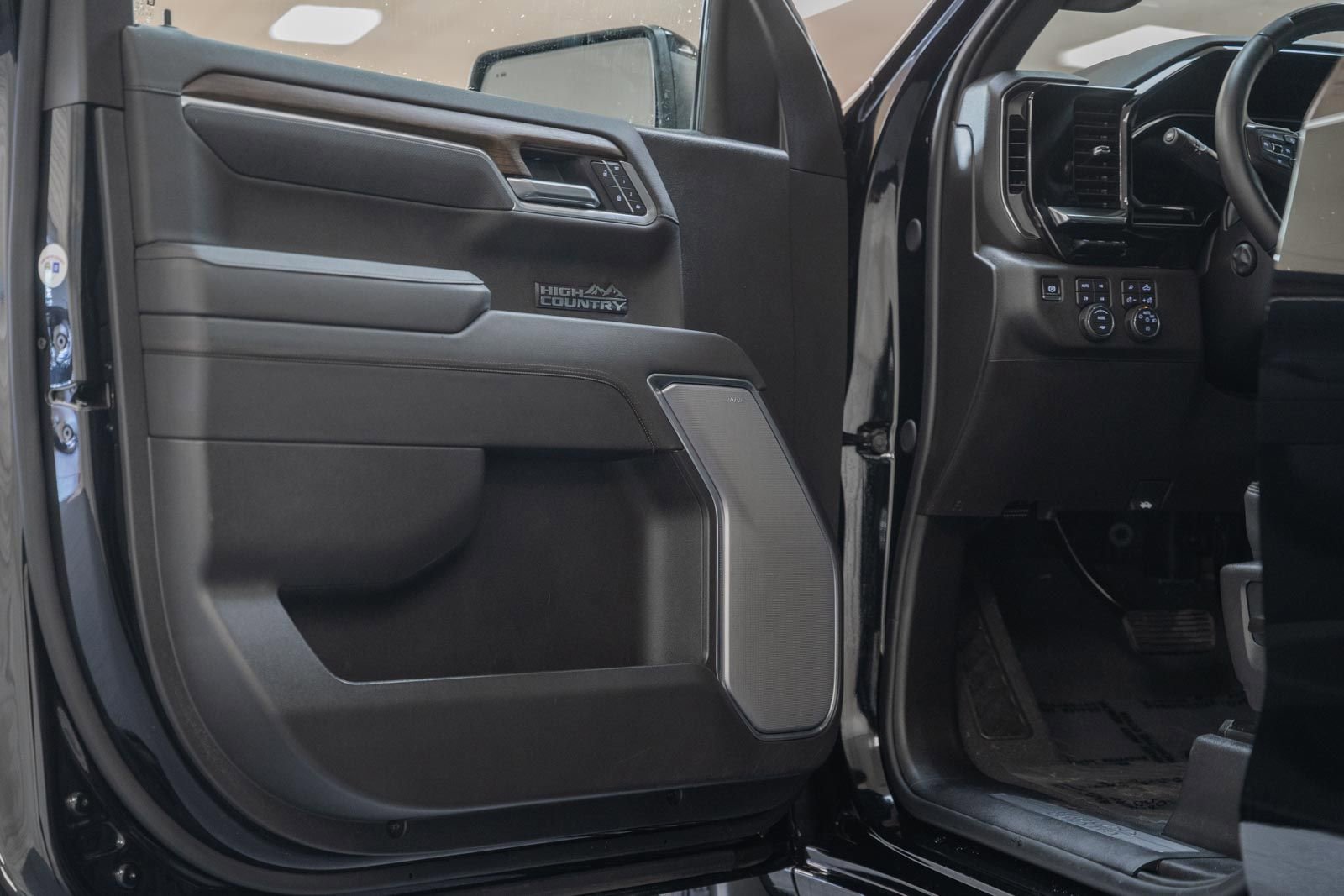 Used 2026 Chevrolet Silverado 1500 High Country w/ Midnight Edition image 50