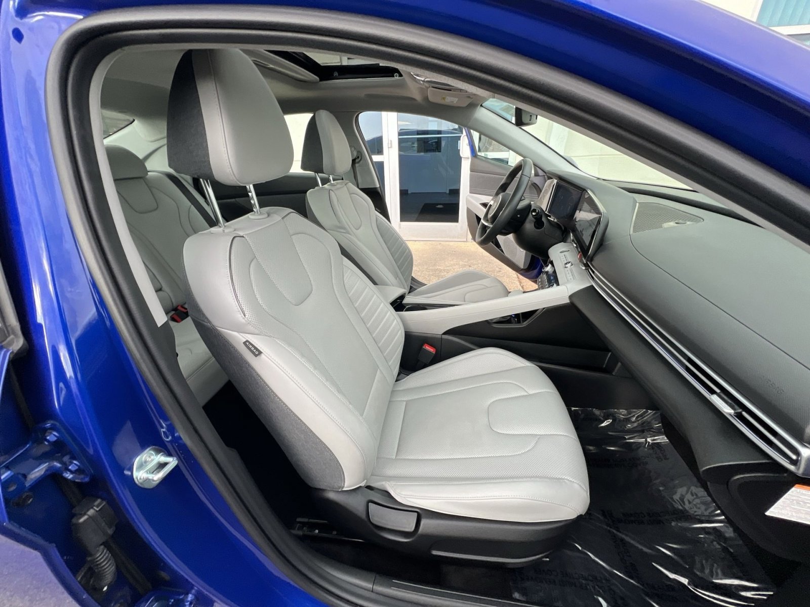 Used 2025 Hyundai Elantra Limited image 27