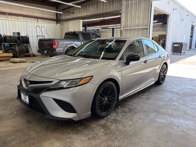 Used 2020 Toyota Camry SE w/ 4 Season Floor Mat Package AWD/4WD image 4
