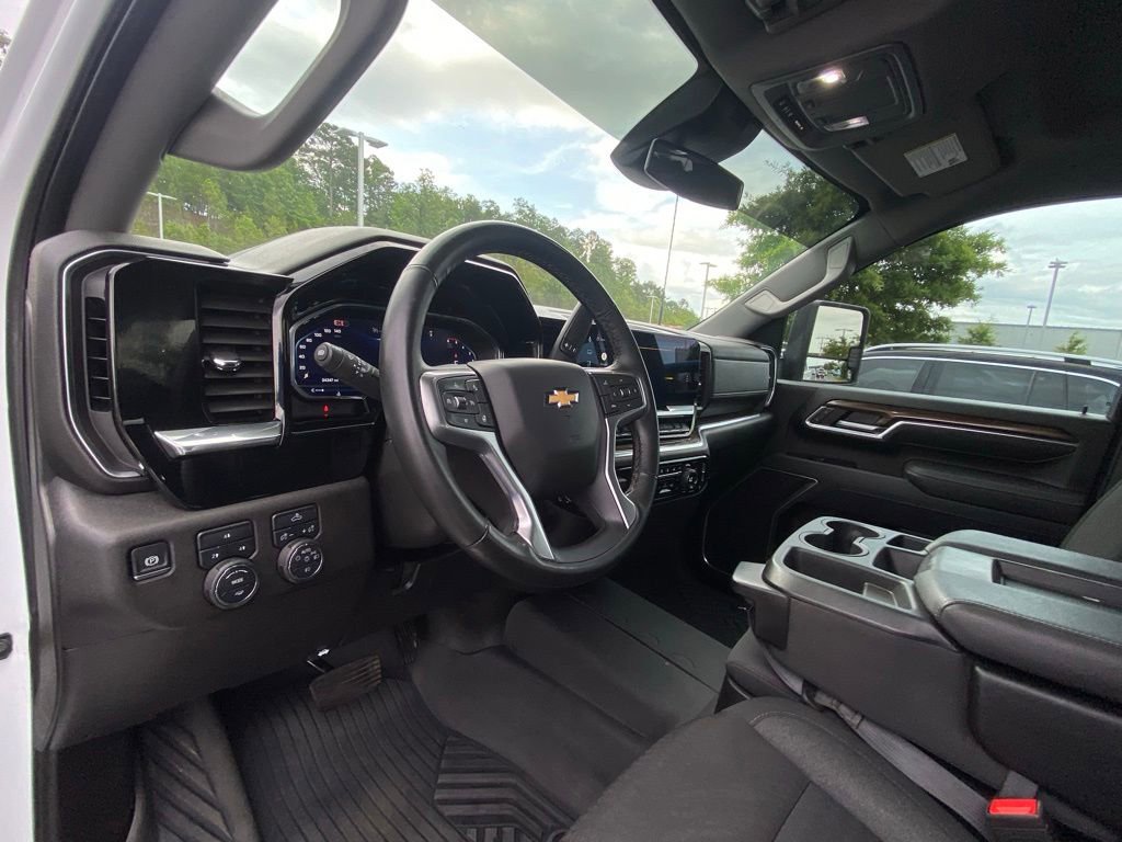 Used 2025 Chevrolet Silverado 2500 LT AWD/4WD image 9