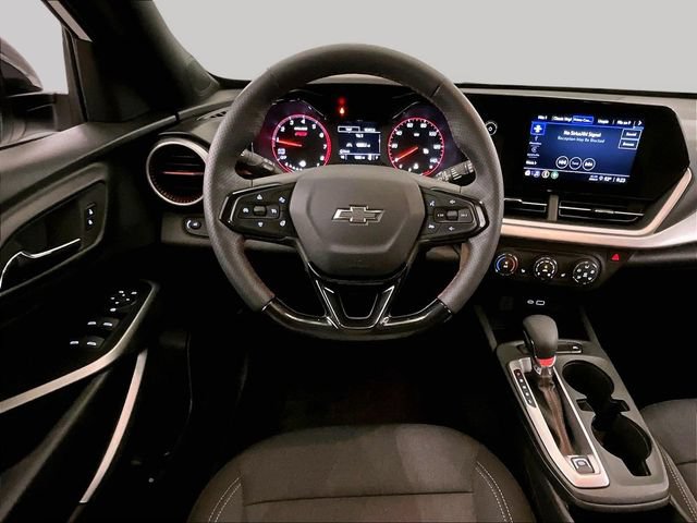 Used 2025 Chevrolet Trax RS w/ Driver Confidence Package FWD image 5