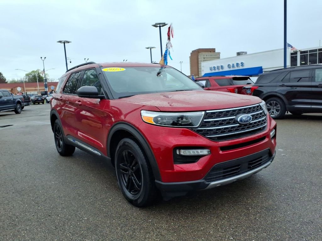 Certified 2023 Ford Explorer XLT w/ Equipment Group 202A AWD/4WD image 3