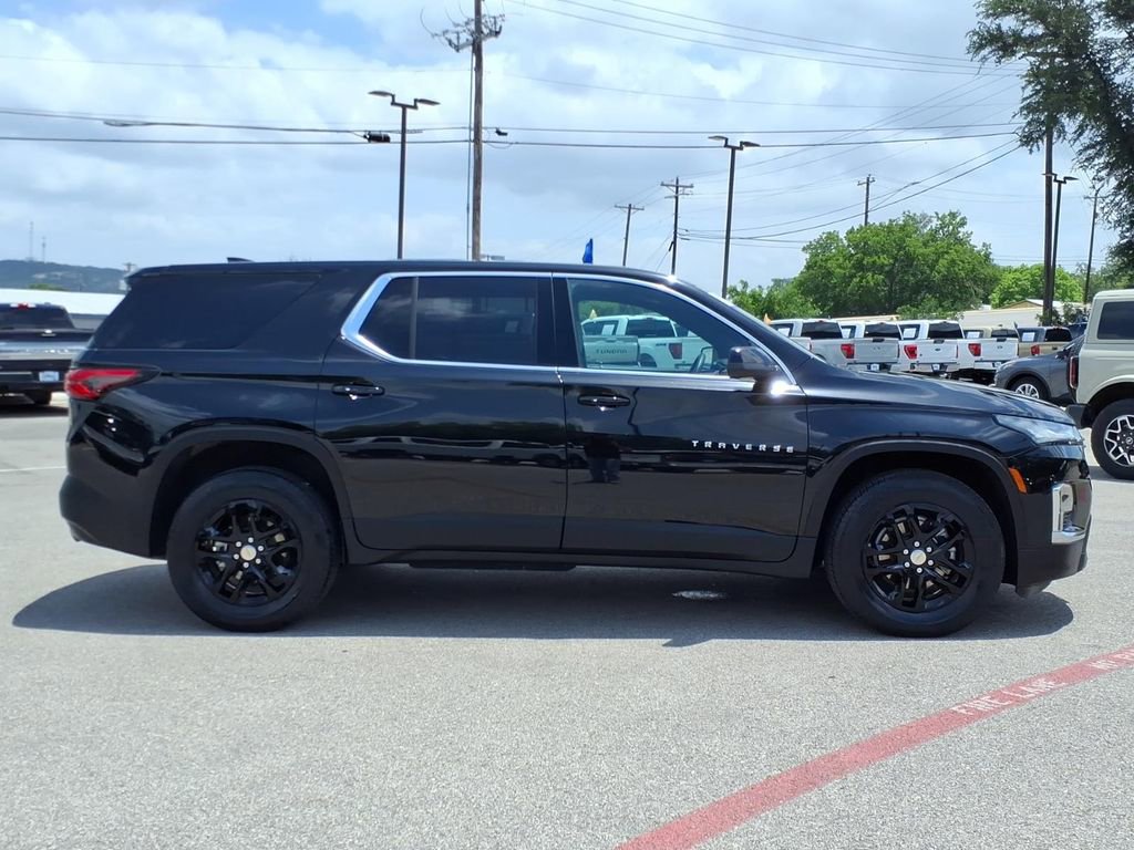 Used 2023 Chevrolet Traverse LS FWD image 2