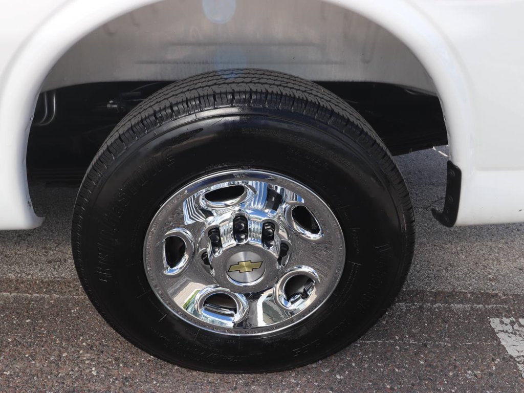 Used 2025 Chevrolet Express 3500 LT w/ LT Preferred Equipment Group RWD image 17