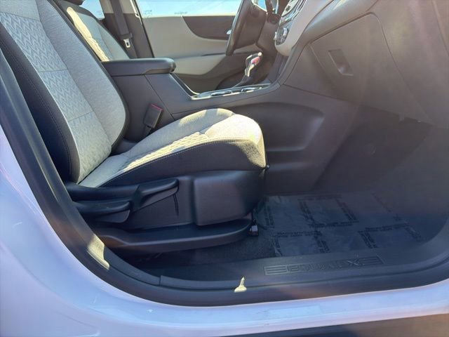 Used 2023 Chevrolet Equinox LT w/ Driver Convenience Package image 16