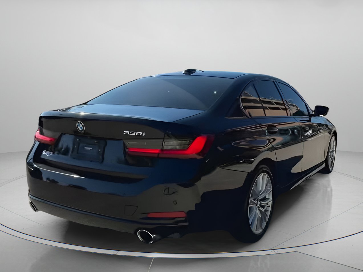 Used 2023 BMW 330i Sedan w/ Driving Assistance Package image 27