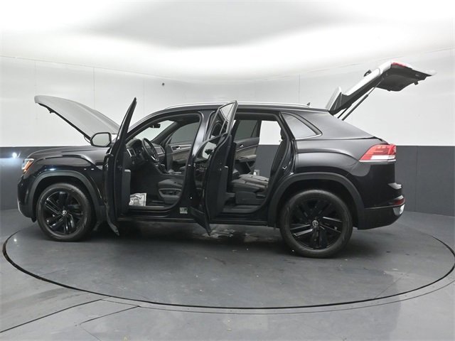 Used 2022 Volkswagen Atlas Cross Sport SE w/ Black Wheel Package image 54