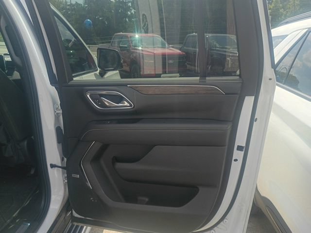 Used 2023 Chevrolet Suburban Premier AWD/4WD image 28
