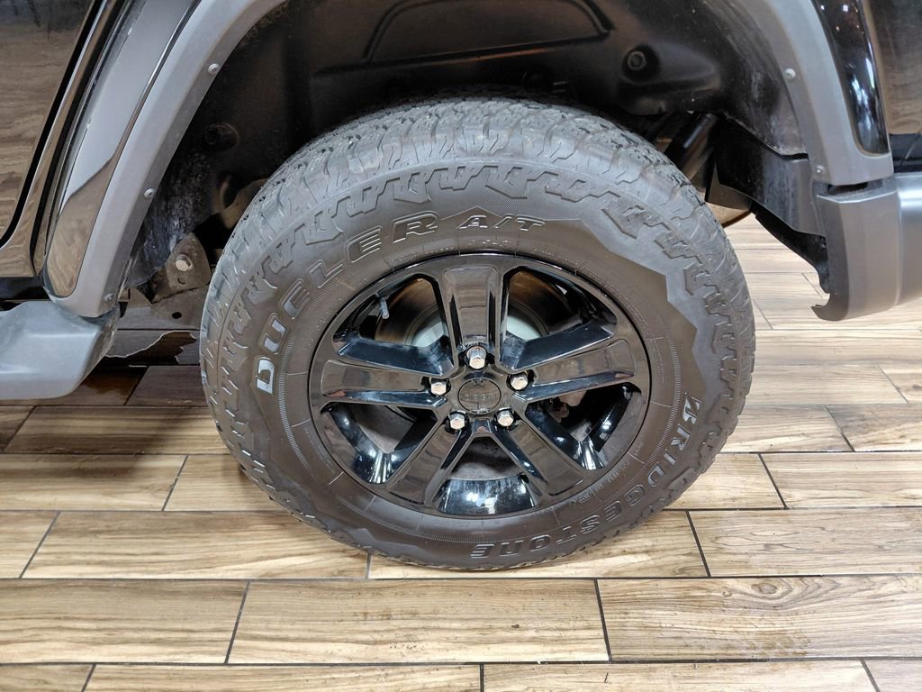 Used 2023 Jeep Wrangler Unlimited Sahara AWD/4WD image 19