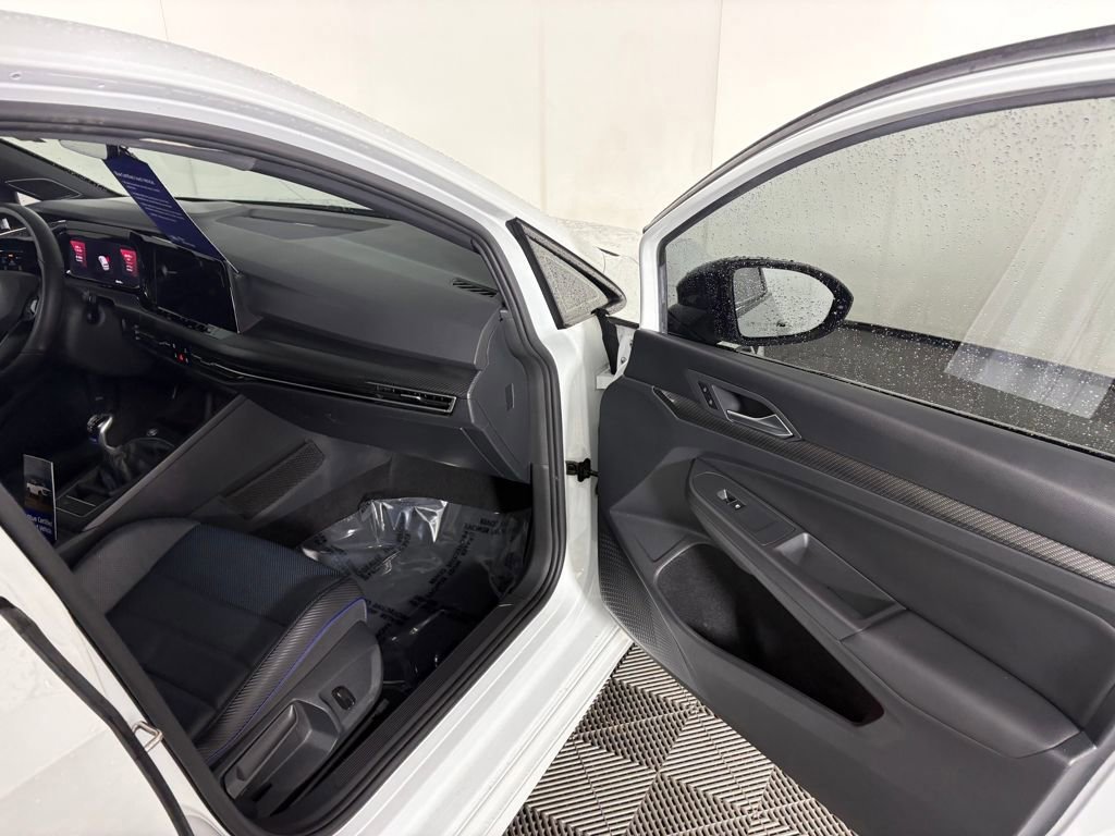 Used 2022 Volkswagen Golf R image 33