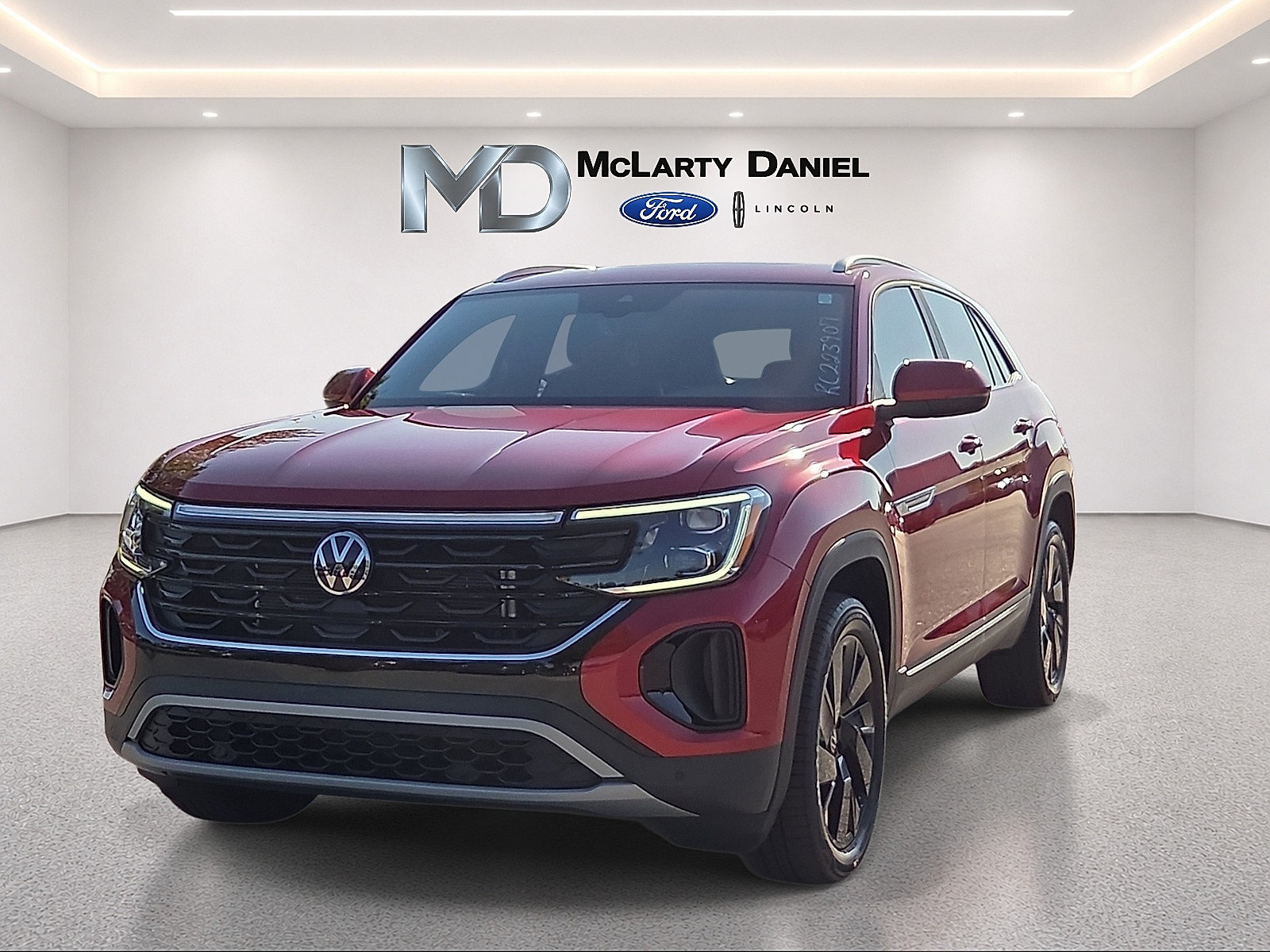 Used 2024 Volkswagen Atlas Cross Sport SE AWD/4WD image 2