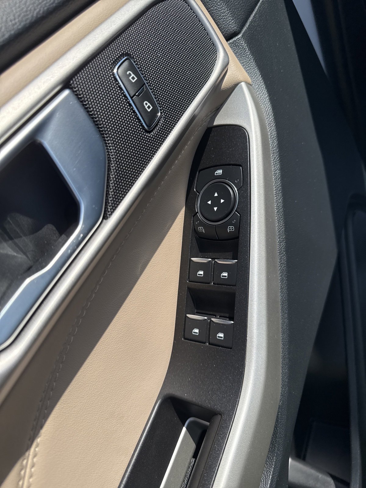 Certified 2022 Ford Explorer XLT w/ Equipment Group 202A image 14