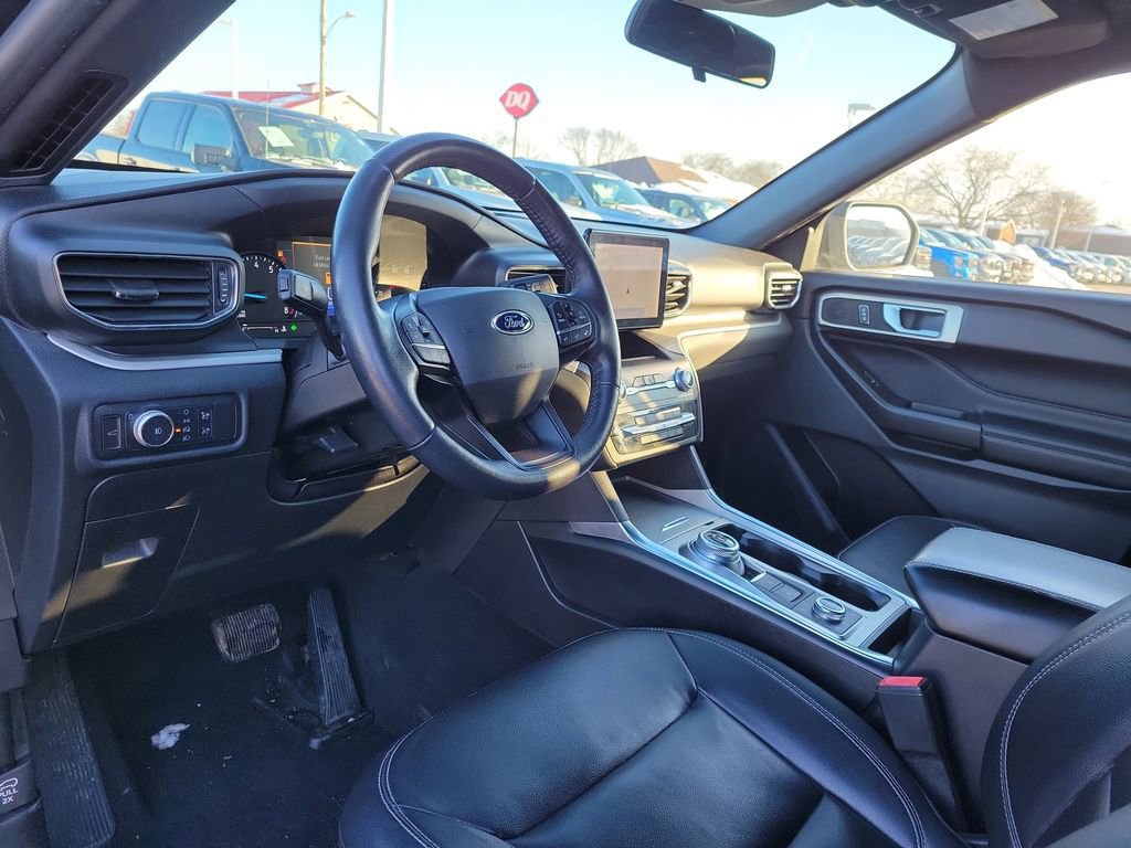 Certified 2020 Ford Explorer XLT w/ Equipment Group 202A image 20