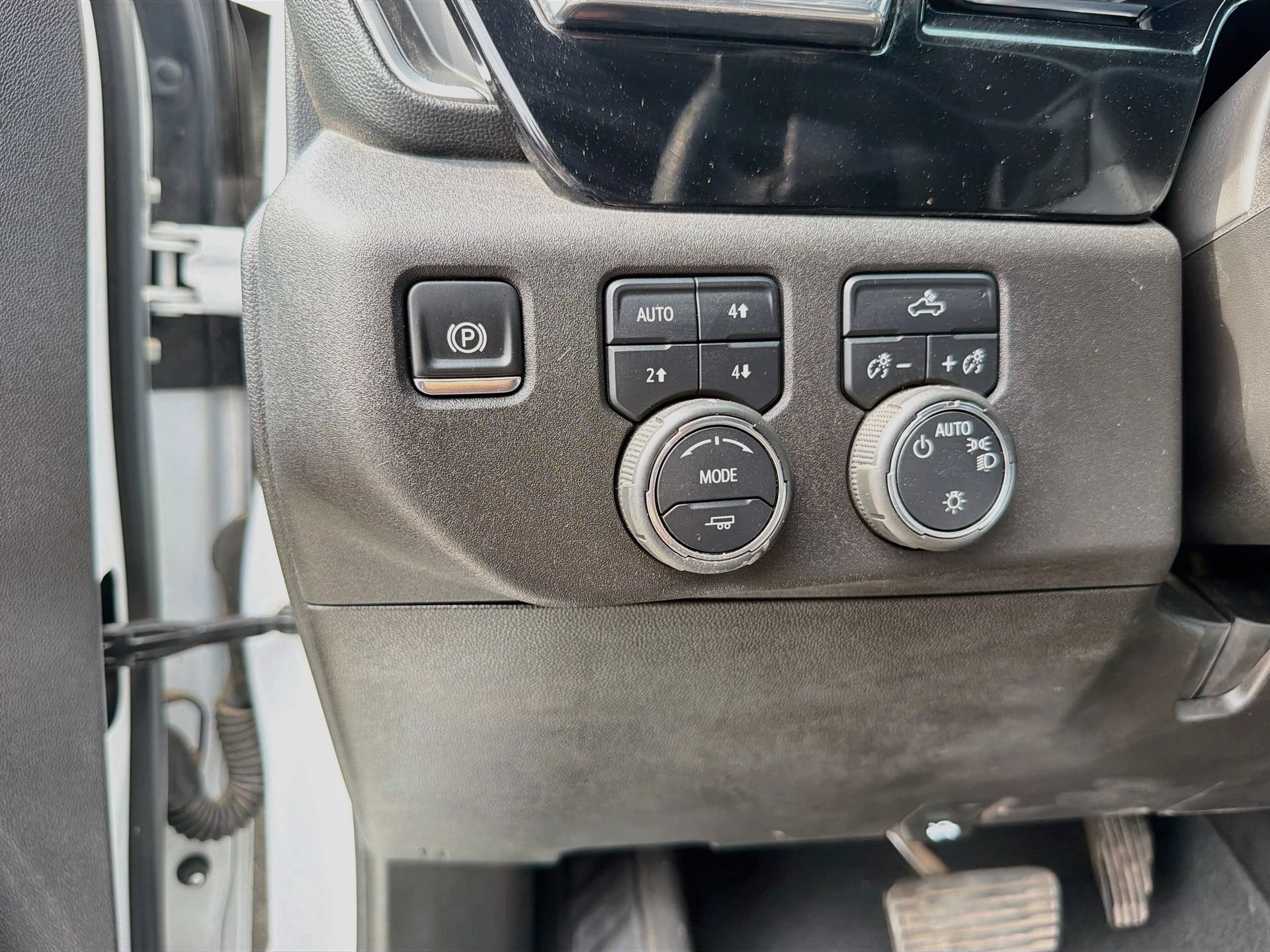 Used 2025 Chevrolet Silverado 1500 LT AWD/4WD image 10