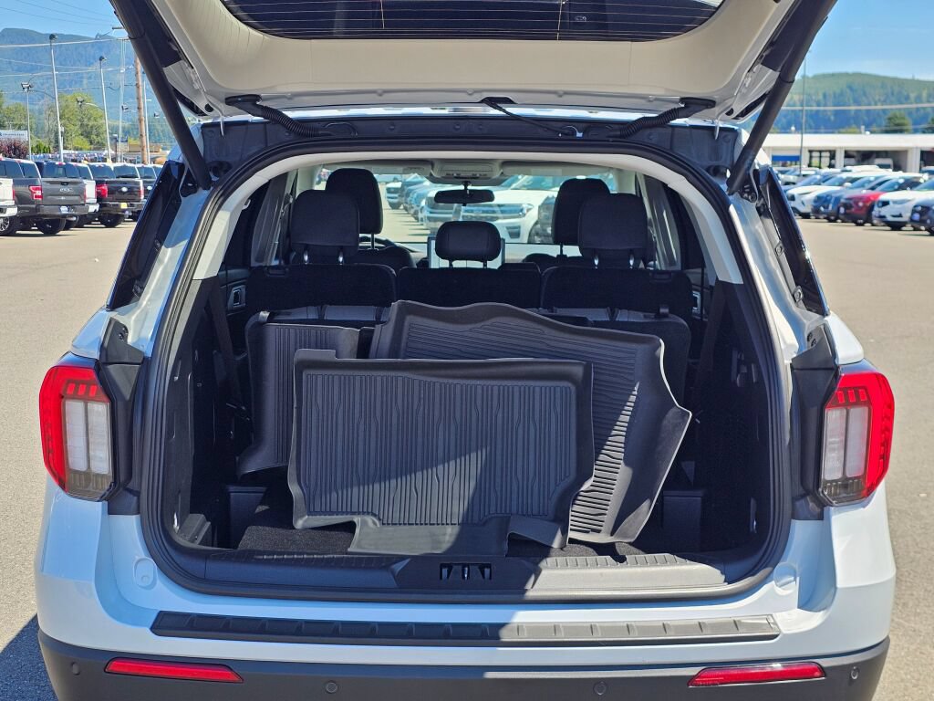 Certified 2025 Ford Explorer Active w/ Active Comfort Package AWD/4WD image 8