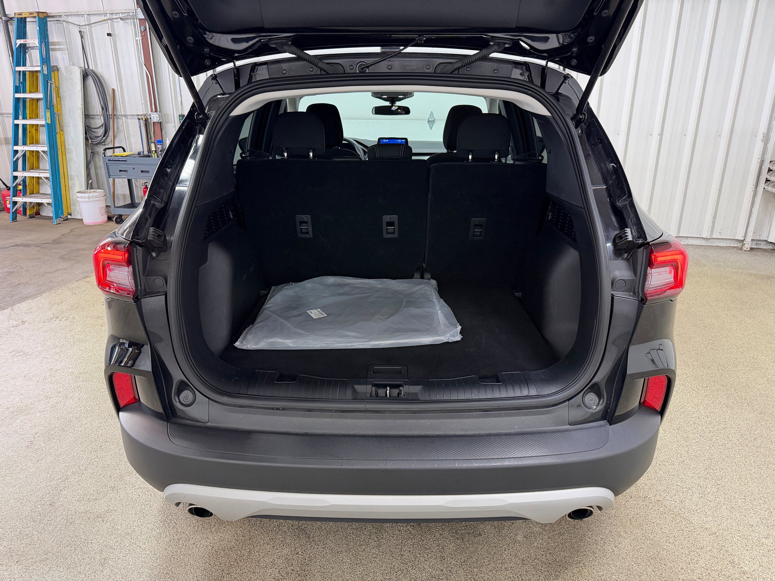 Certified 2025 Ford Escape Active AWD/4WD image 31