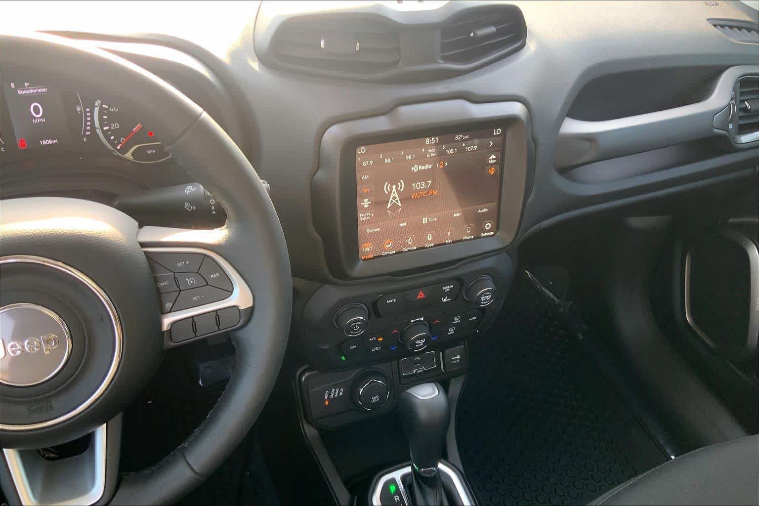 Used 2023 Jeep Renegade Latitude w/ Sun/Sound Group AWD/4WD image 7