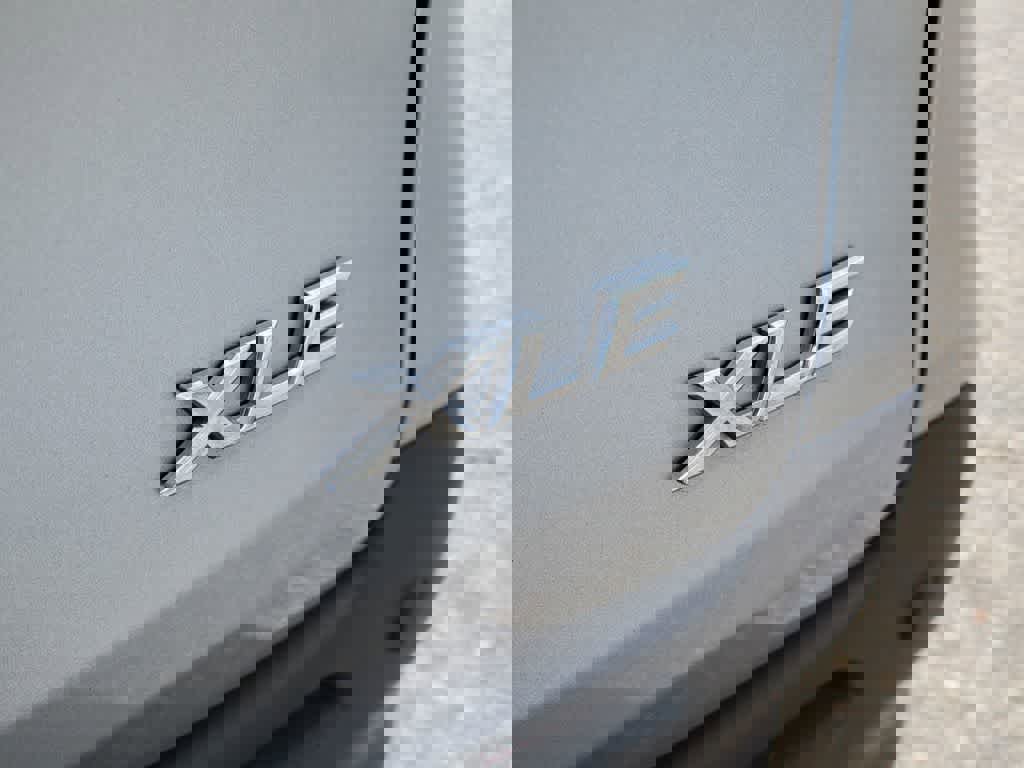 Used 2025 Toyota Sienna XLE image 6