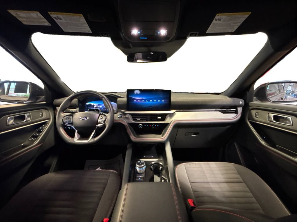 Certified 2025 Ford Explorer ST-Line w/ ST-Line Street Pack AWD/4WD image 32