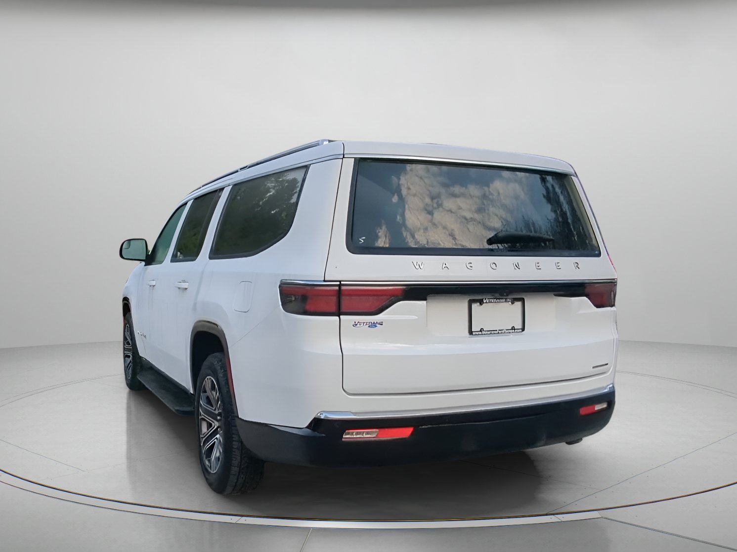 Used 2024 Jeep Wagoneer L Series II w/ Flexible Seating Group RWD image 23