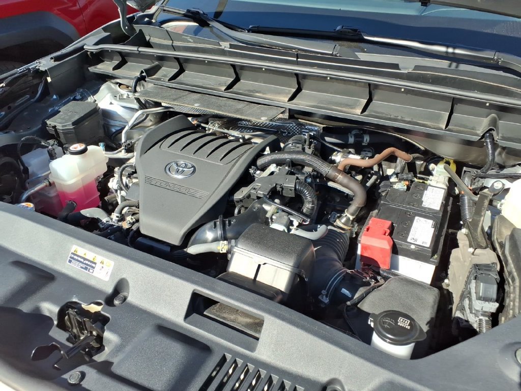 Used 2023 Toyota Highlander XLE AWD/4WD image 25