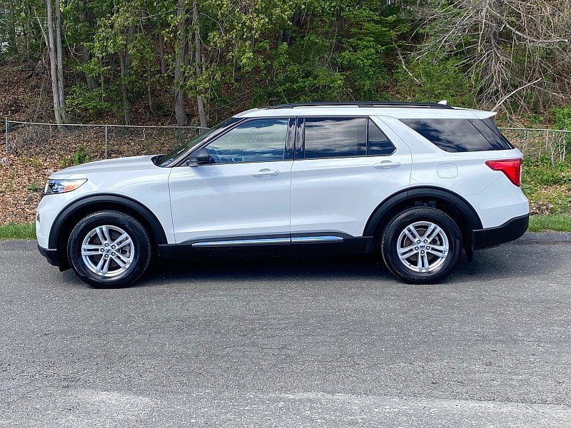 Certified 2022 Ford Explorer XLT w/ Equipment Group 202A AWD/4WD image 4