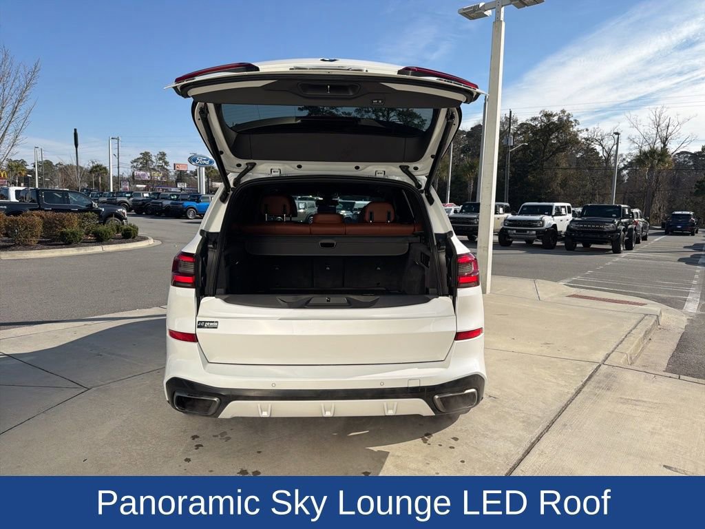 Used 2022 BMW X5 M50i w/ Executive Package image 9