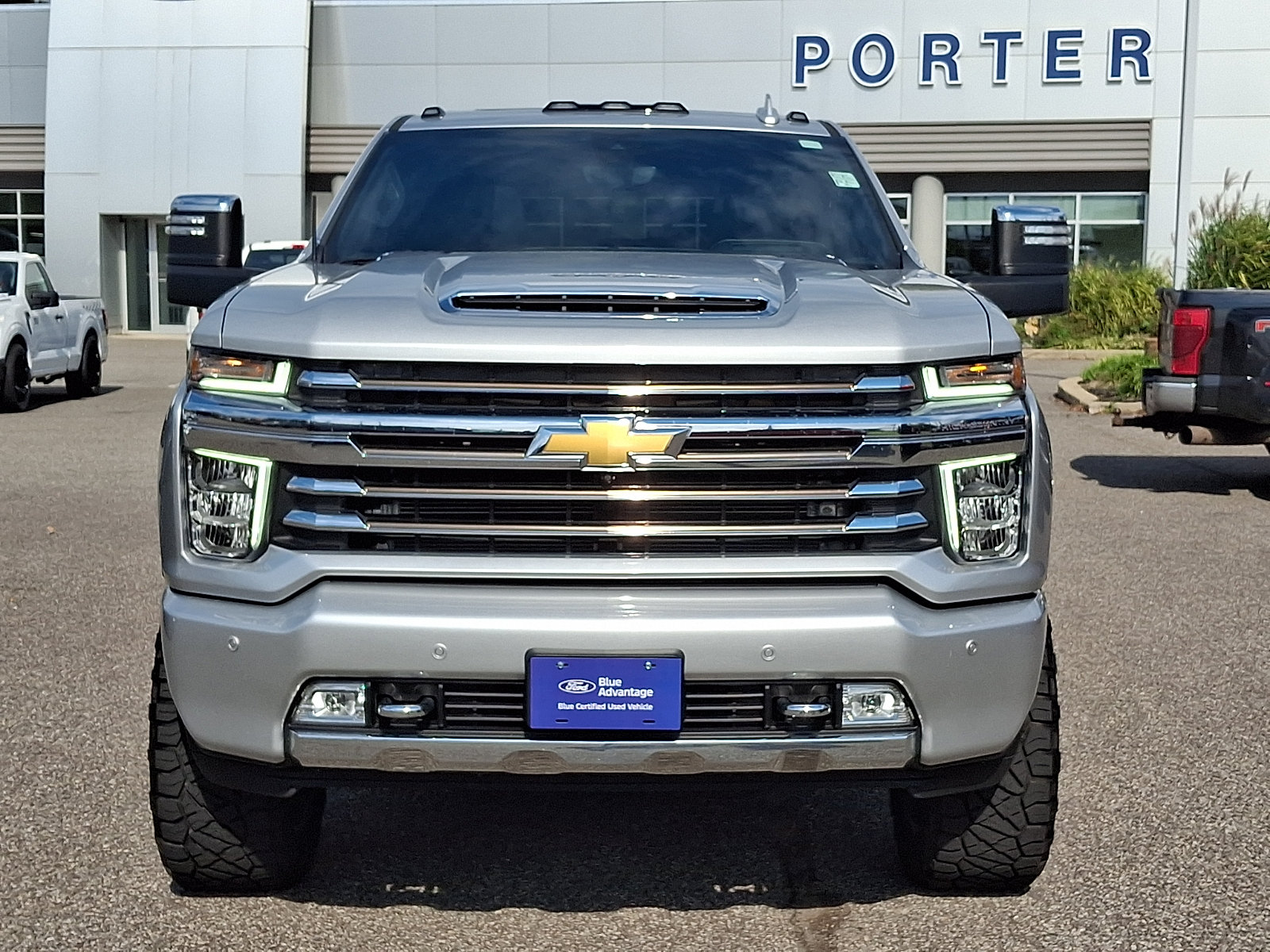 Used 2023 Chevrolet Silverado 2500 High Country AWD/4WD image 3