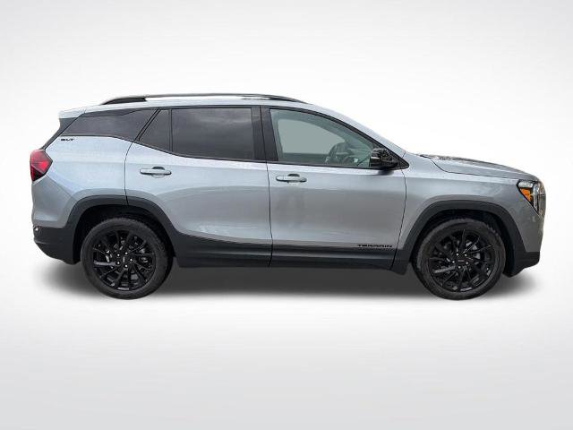 Used 2023 GMC Terrain SLT w/ Tech Package FWD image 4