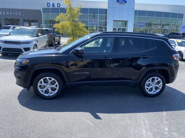 Used 2024 Jeep Compass Latitude AWD/4WD image 4