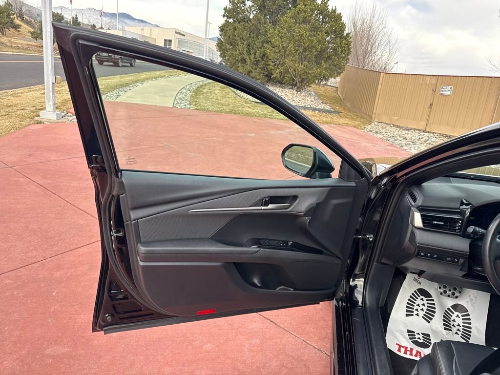 Used 2025 Toyota Camry SE image 10