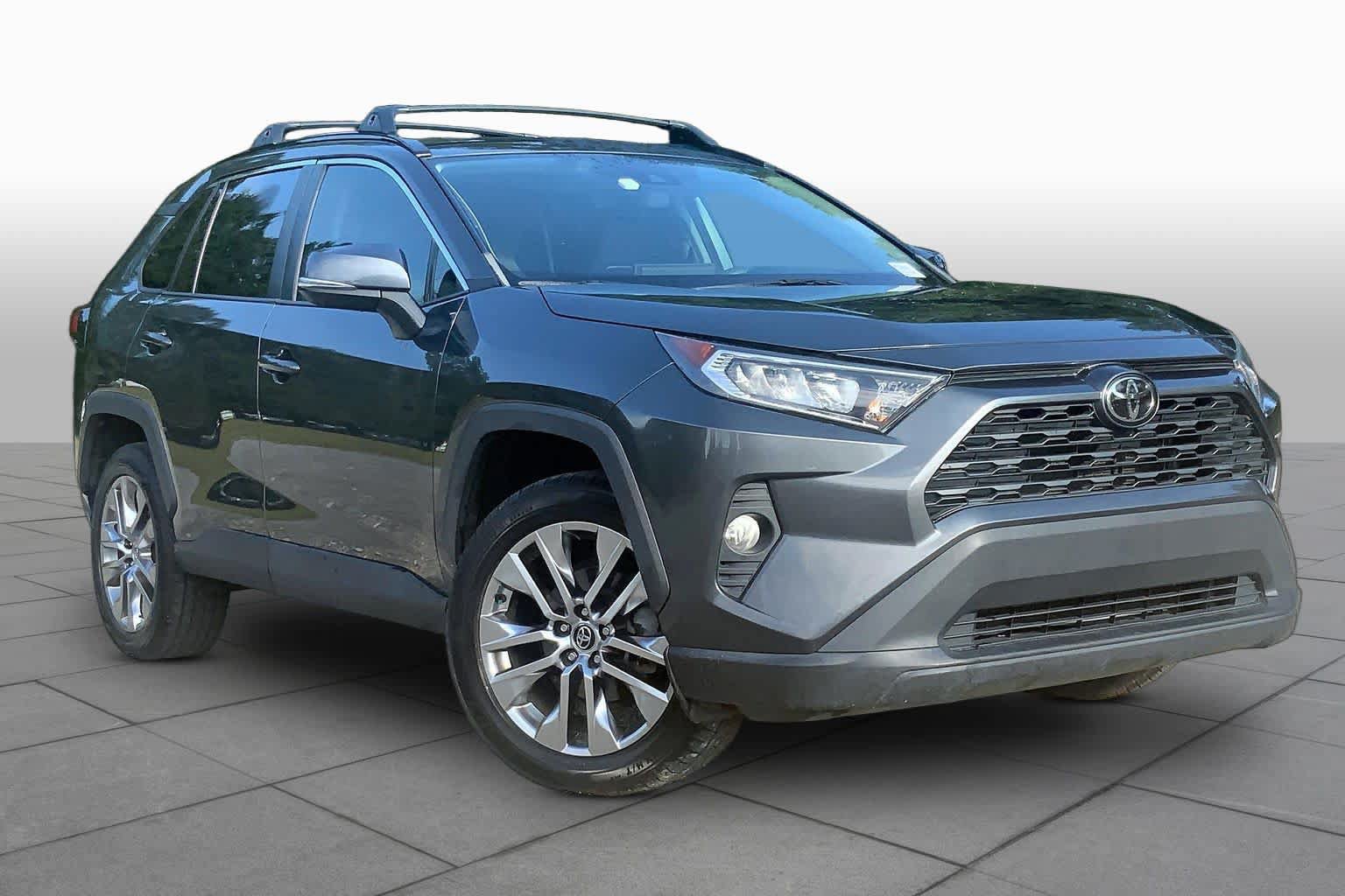 Used 2021 Toyota RAV4 XLE Premium FWD image 3