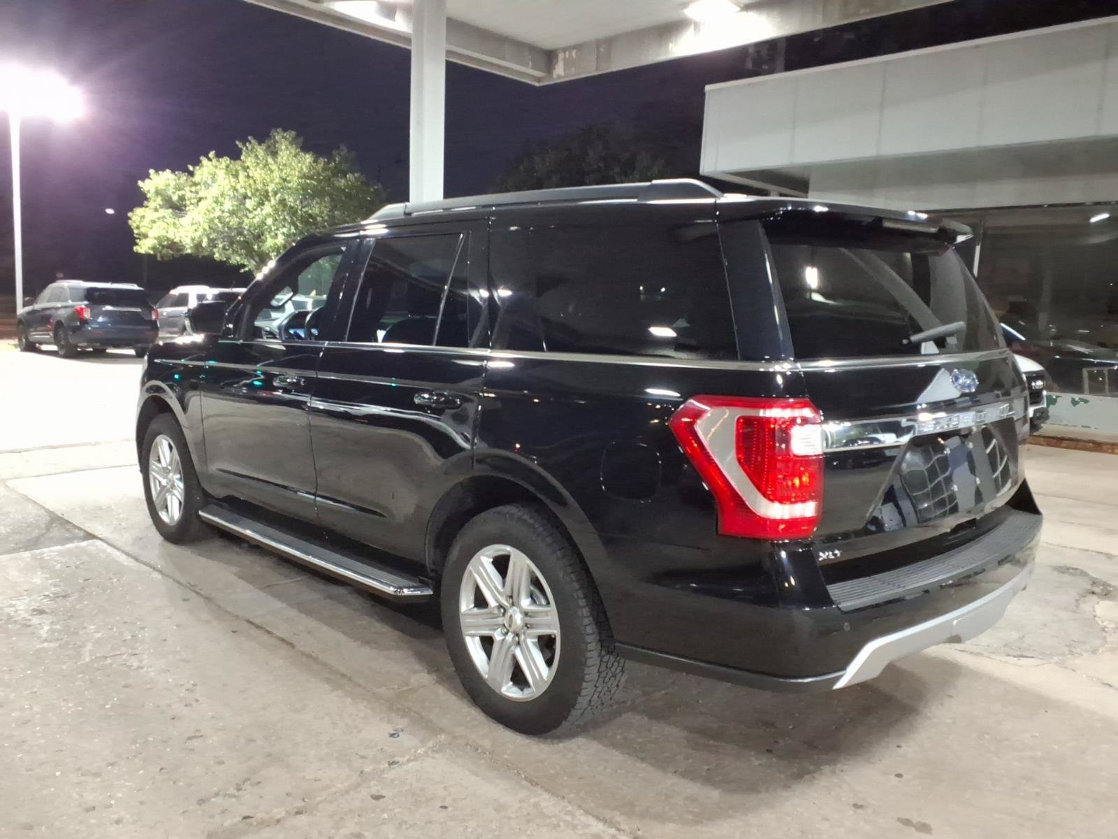 Certified 2018 Ford Expedition XLT w/ Equipment Group 202A AWD/4WD image 5