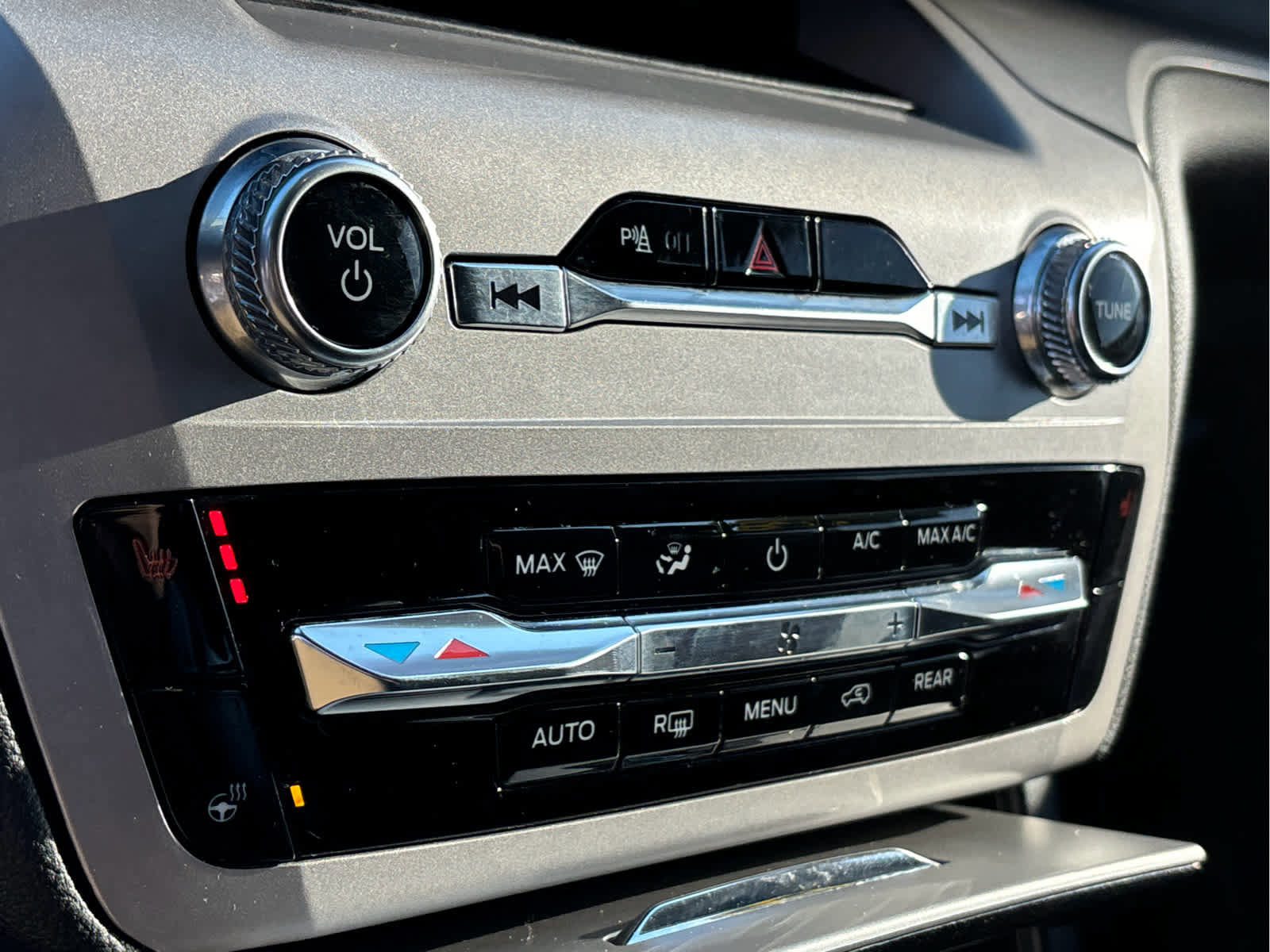 Certified 2023 Ford Explorer XLT w/ Equipment Group 202A image 20