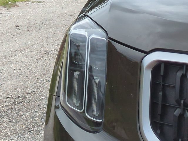 Used 2023 Kia Telluride EX w/ EX Captain's Chair Package AWD/4WD image 10